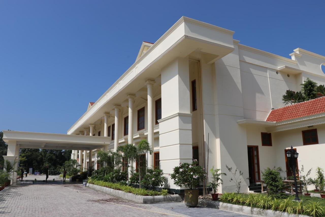 Royale De' Casa Resort Kaziranga Exterior photo