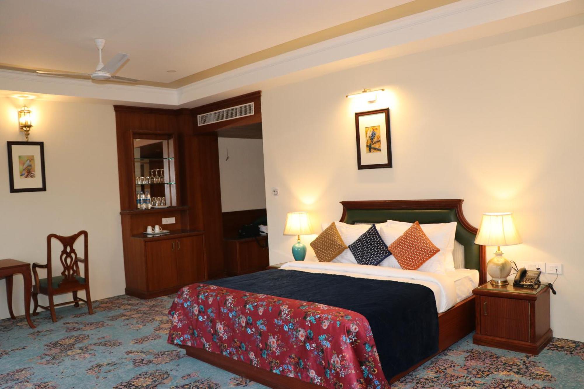 Royale De' Casa Resort Kaziranga Exterior photo
