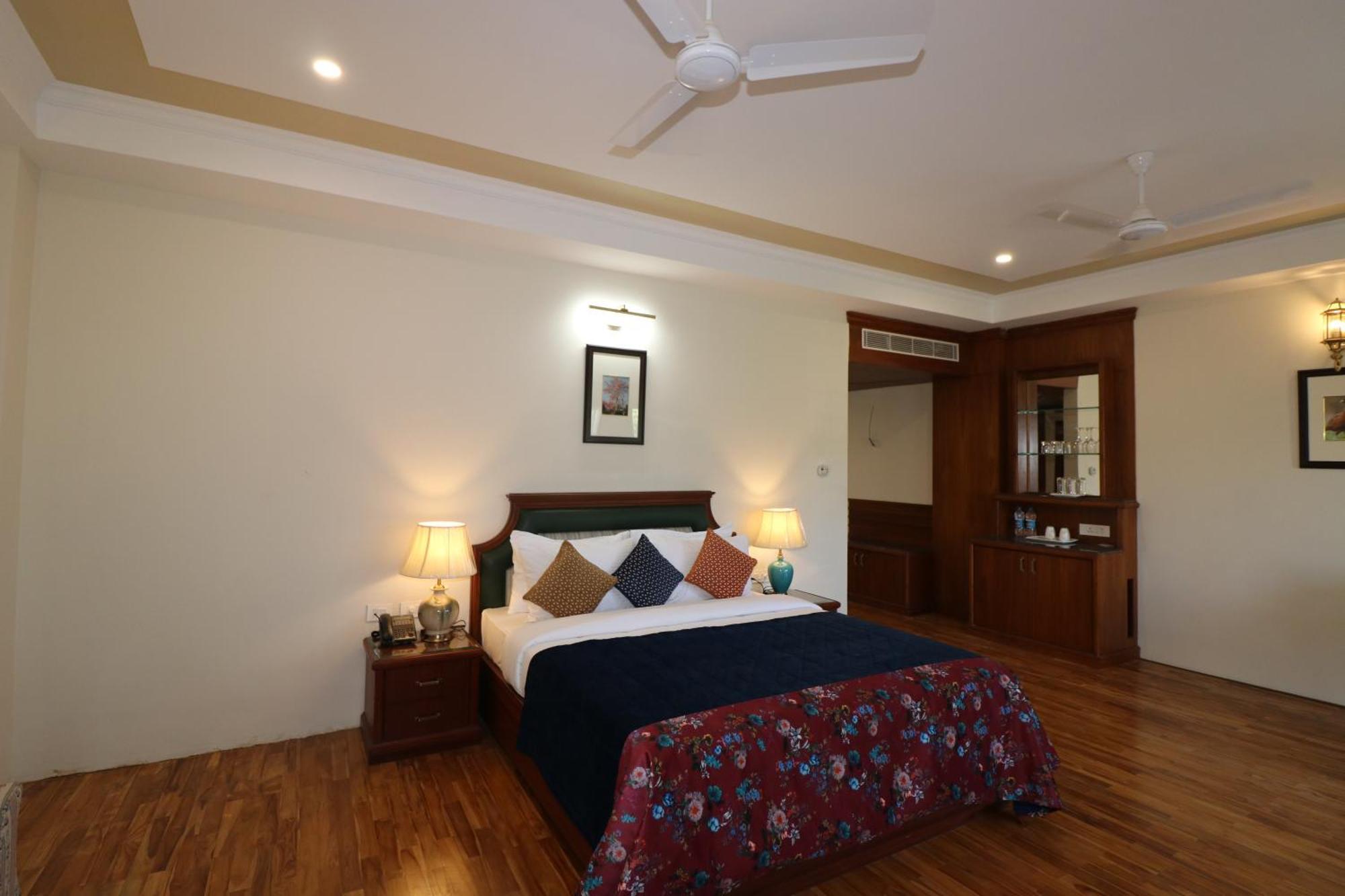 Royale De' Casa Resort Kaziranga Exterior photo