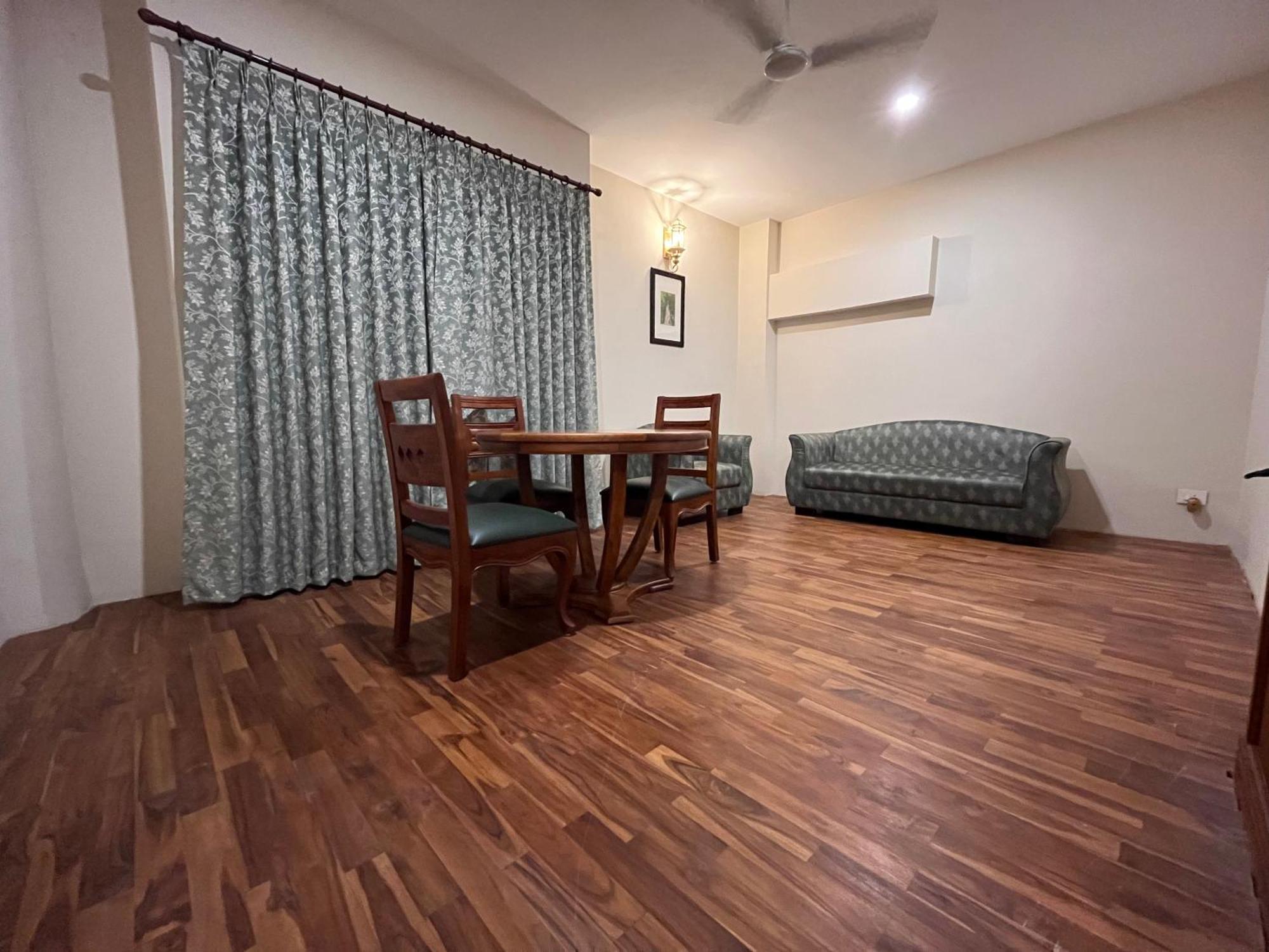 Royale De' Casa Resort Kaziranga Exterior photo
