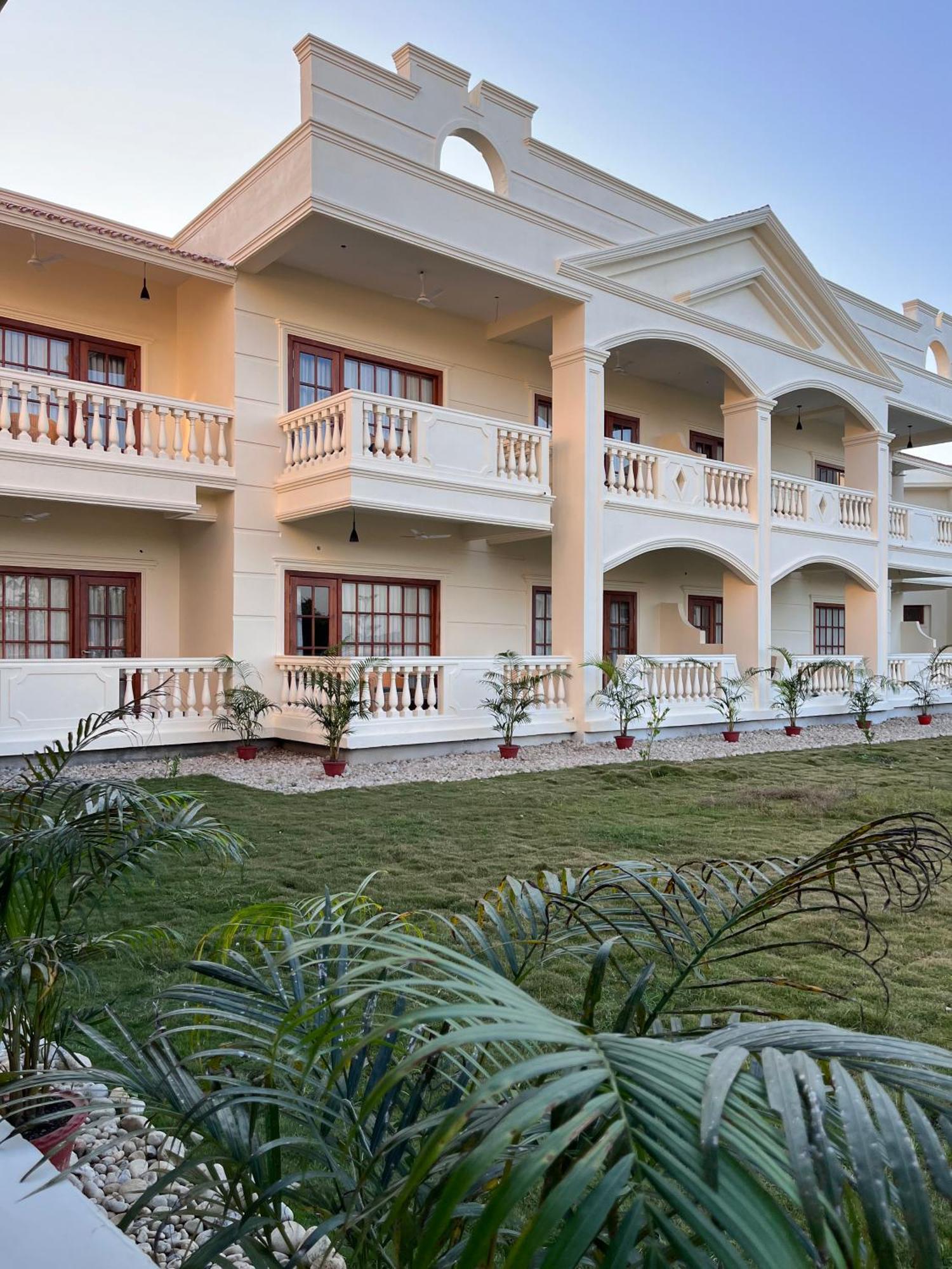 Royale De' Casa Resort Kaziranga Exterior photo